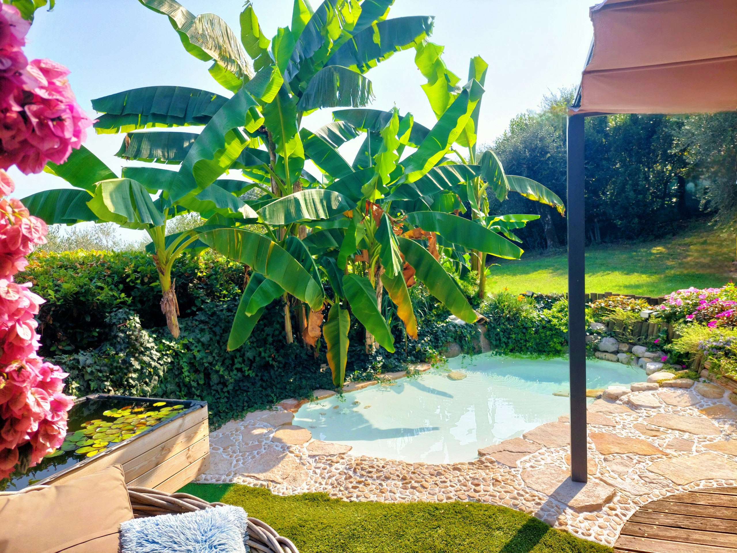 YOUR HOLIDAYS IN A SINGLE HOUSE tourist rental villa on Gargnano Garda Lake with garden, barbecue, free parking, lake view