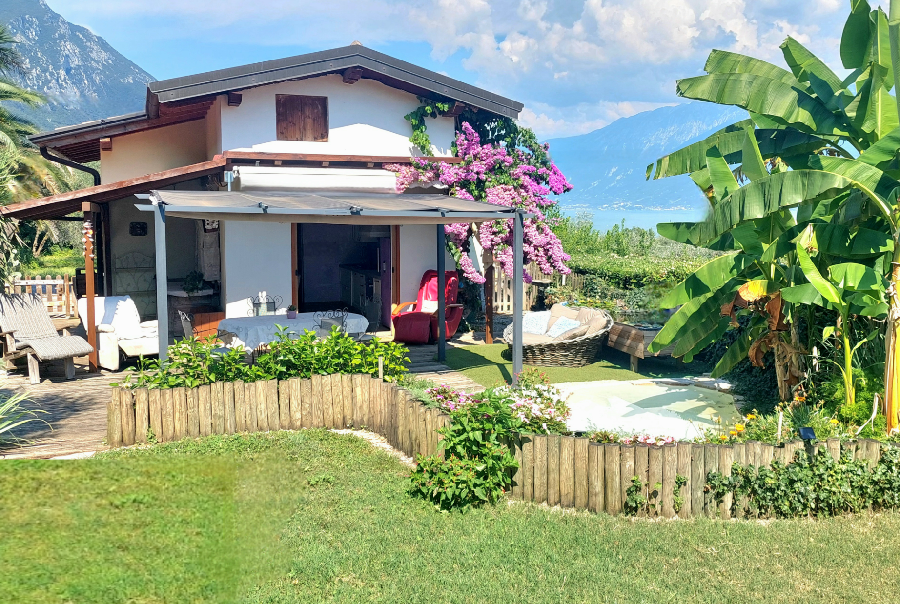 LITTLE VILLA ON GARDA LAKE